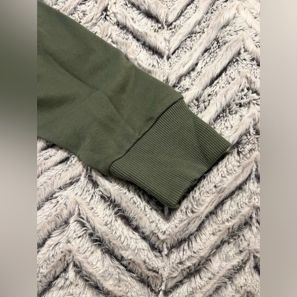 NWOT GYMSHARK 🫒Green Hoodie - Picture 7 of 7